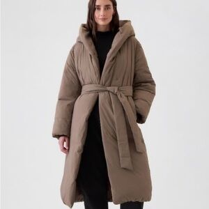 GAP Women's Tan Puffer Coat